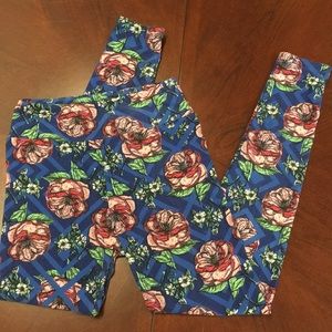 LuLaRoe Blue leggings w/ roses